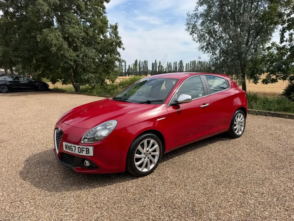 Used Alfa Romeo Giulietta Super 120 HP (88 kW) 2017 Red Hatchback