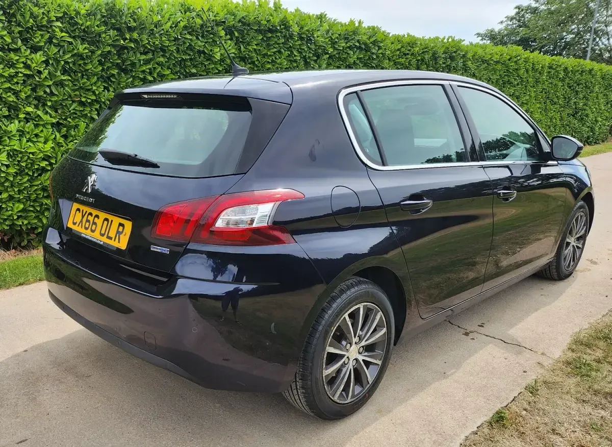 Used Peugeot 308 Allure 120 HP (88 kW) 2016 Blue Hatchback