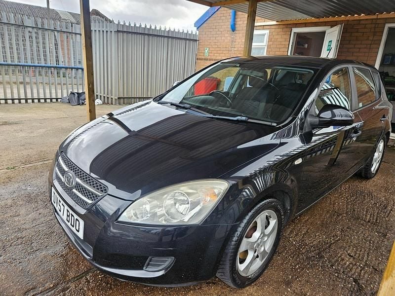 Black Used 2007 Kia Ceed 2 Hatchback | £1,495 - Image 1/4