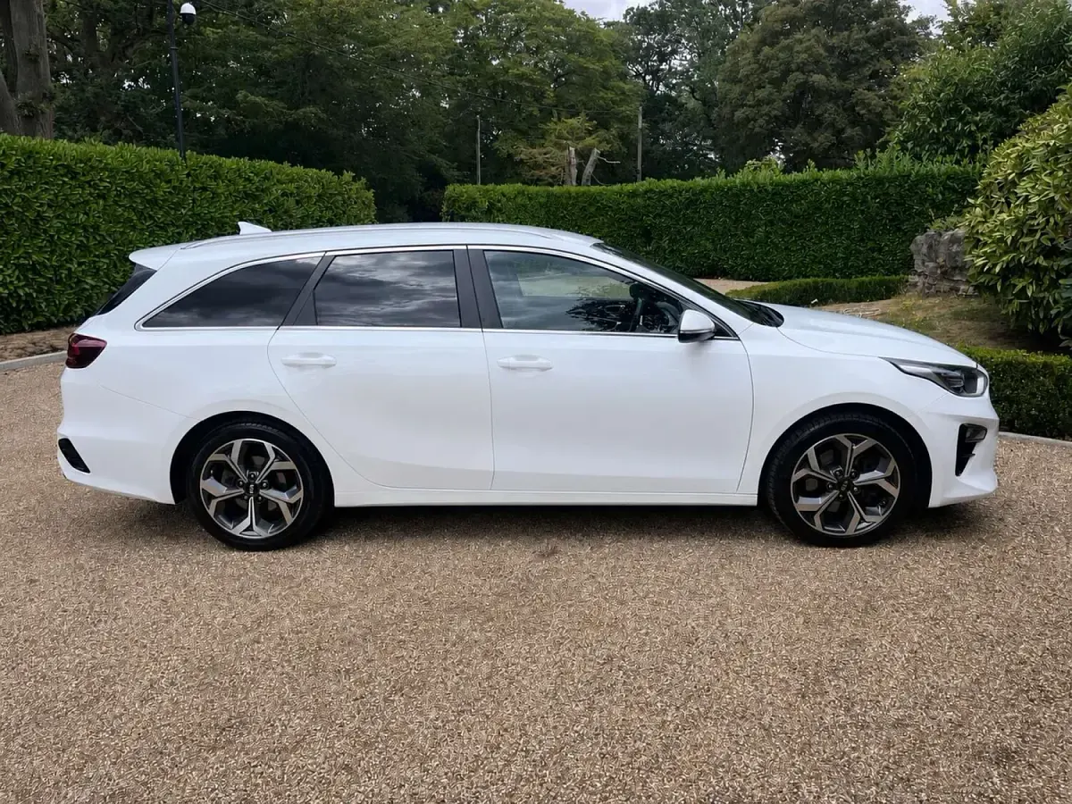 Used Kia Ceed 2019 White Hatchback