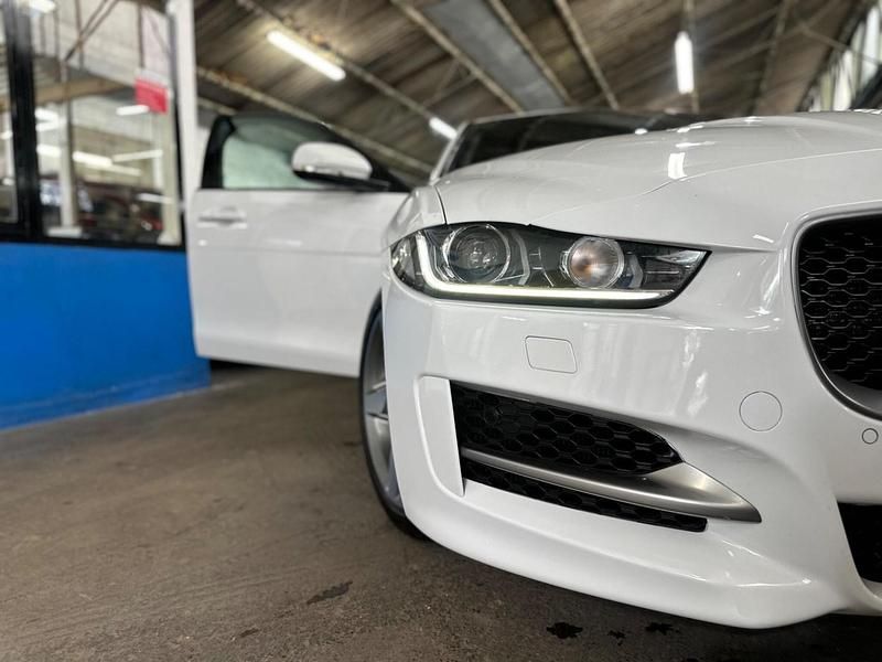 Usado Jaguar XE Ingenium 200 HP (147 kW) 2019 Branco Sedan