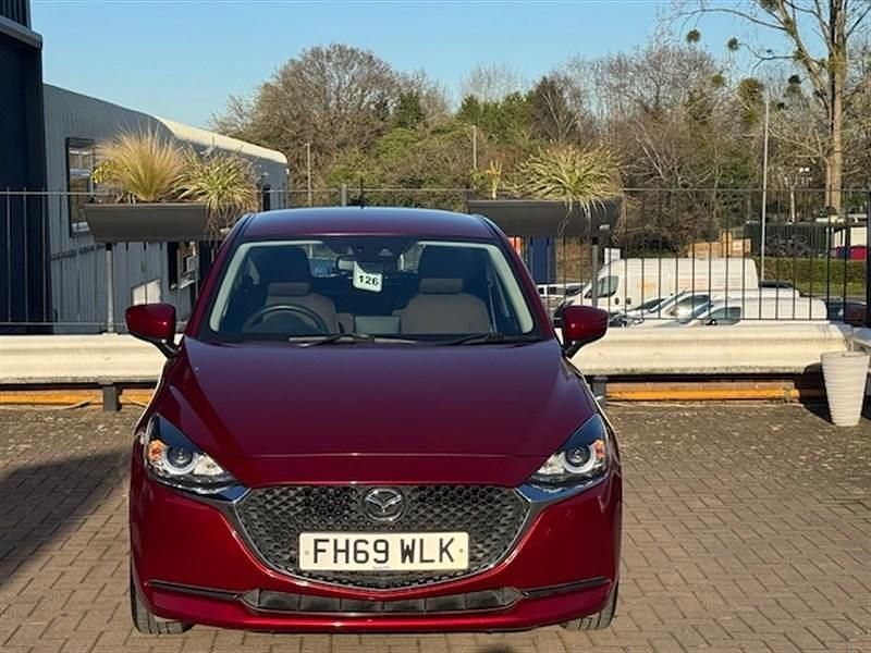 Begagnad Mazda 2 90 HK (66 kW) 2020 Röd Halvkombi