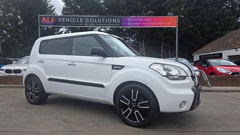 White Used 2011 Kia Soul 2 SUV | £4,499 (A bit pricey) - Image 1/4