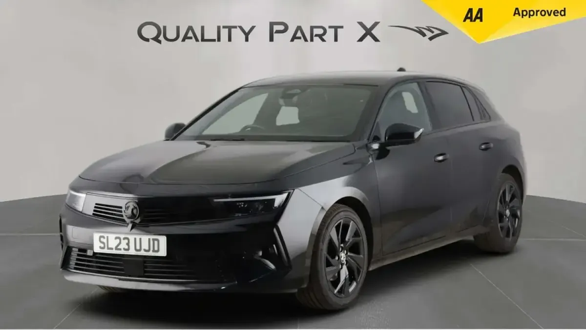 Begagnad Vauxhall Astra S 130 HK (95 kW) 2023 Svart Halvkombi