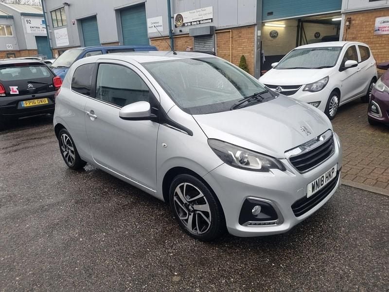 Begagnad Peugeot 108 Allure 2018 Silver Halvkombi