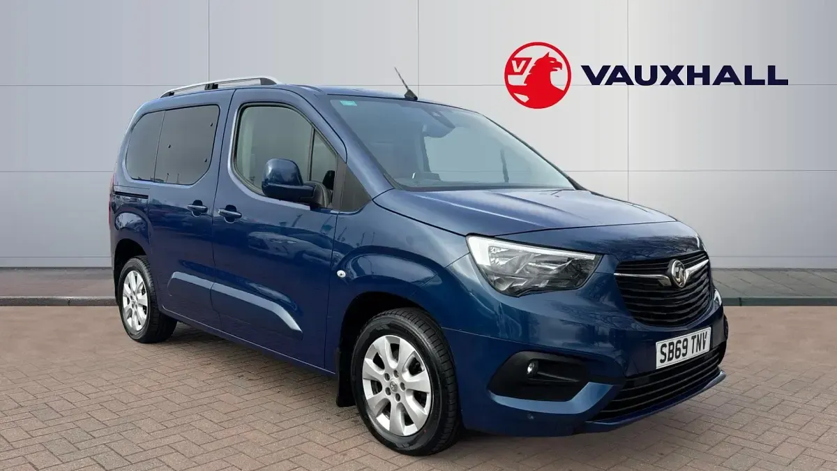 Second-hand Vauxhall Combo 102 CP (75 kW) 2020 Albastru Monovolum