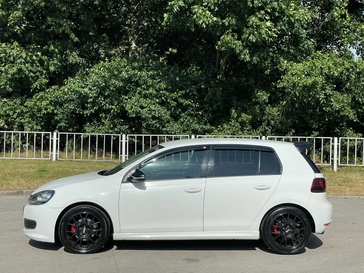 Used VW Golf VI 105 HP (77 kW) 2010 White Hatchback