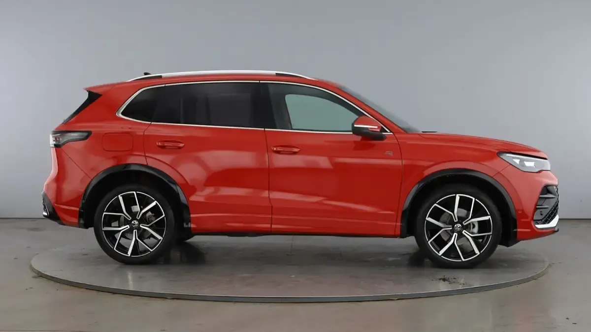 Used VW Tiguan R-line 150 HP (110 kW) 2025 Red SUV