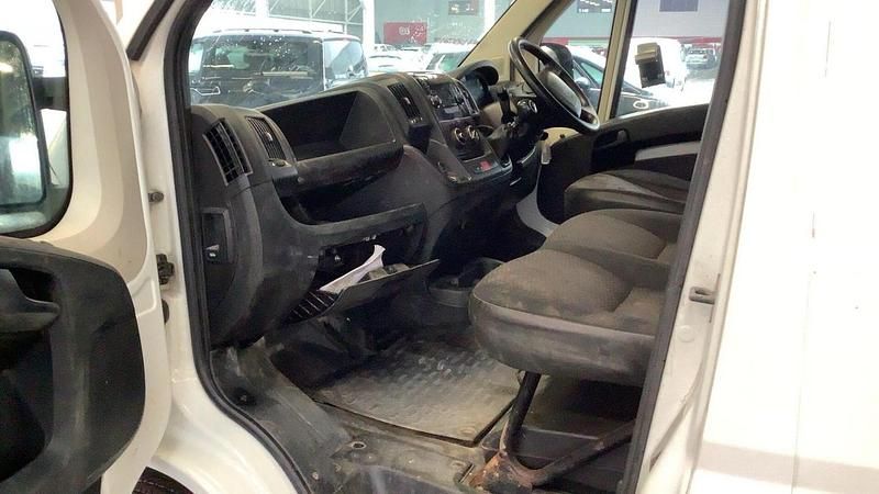 Used Peugeot Boxer 165 HP (121 kW) 2020 White Van