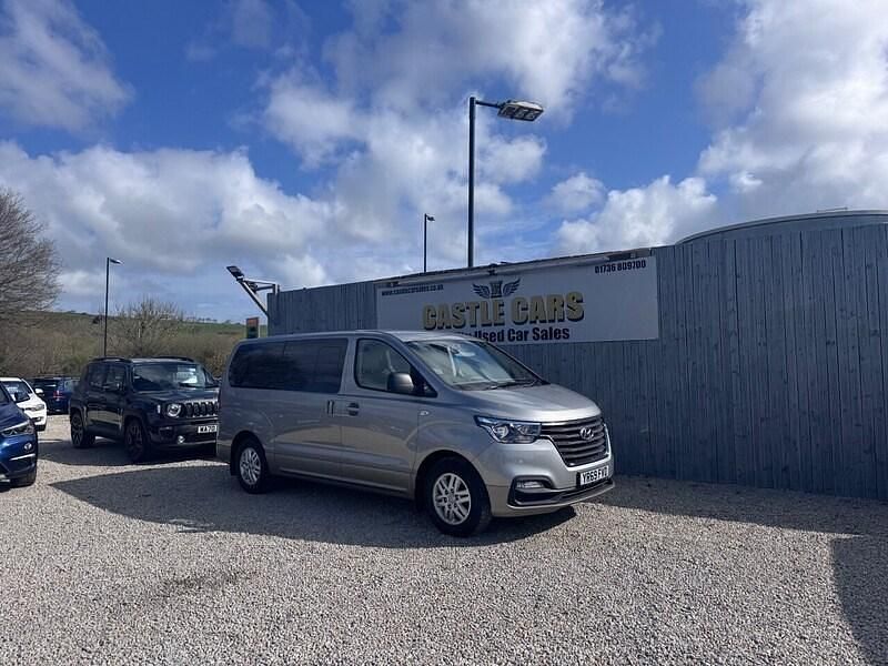 Usado Hyundai I800 SE 136 CV (100 kW) 2019 Plateado Monovolumen