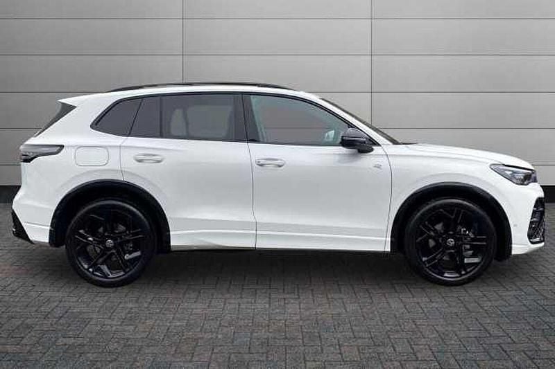 Used VW Tiguan R-line 150 HP (110 kW) 2025 White SUV