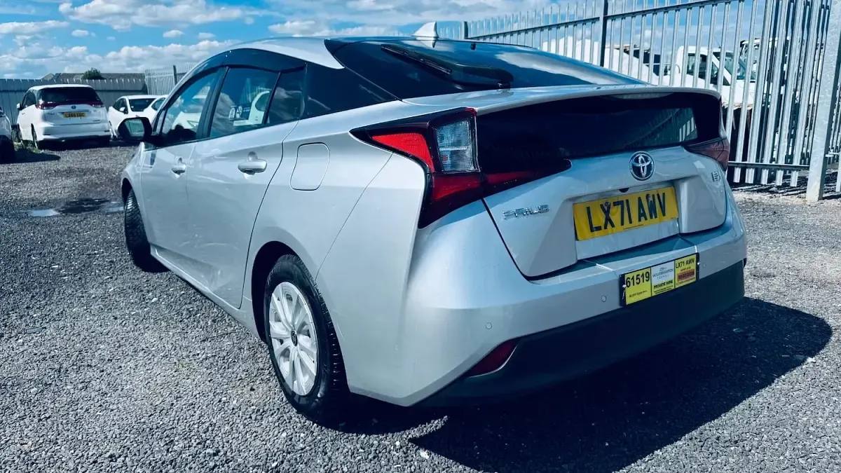 Used Toyota Prius 140 HP (102 kW) 2025 Silver Hatchback