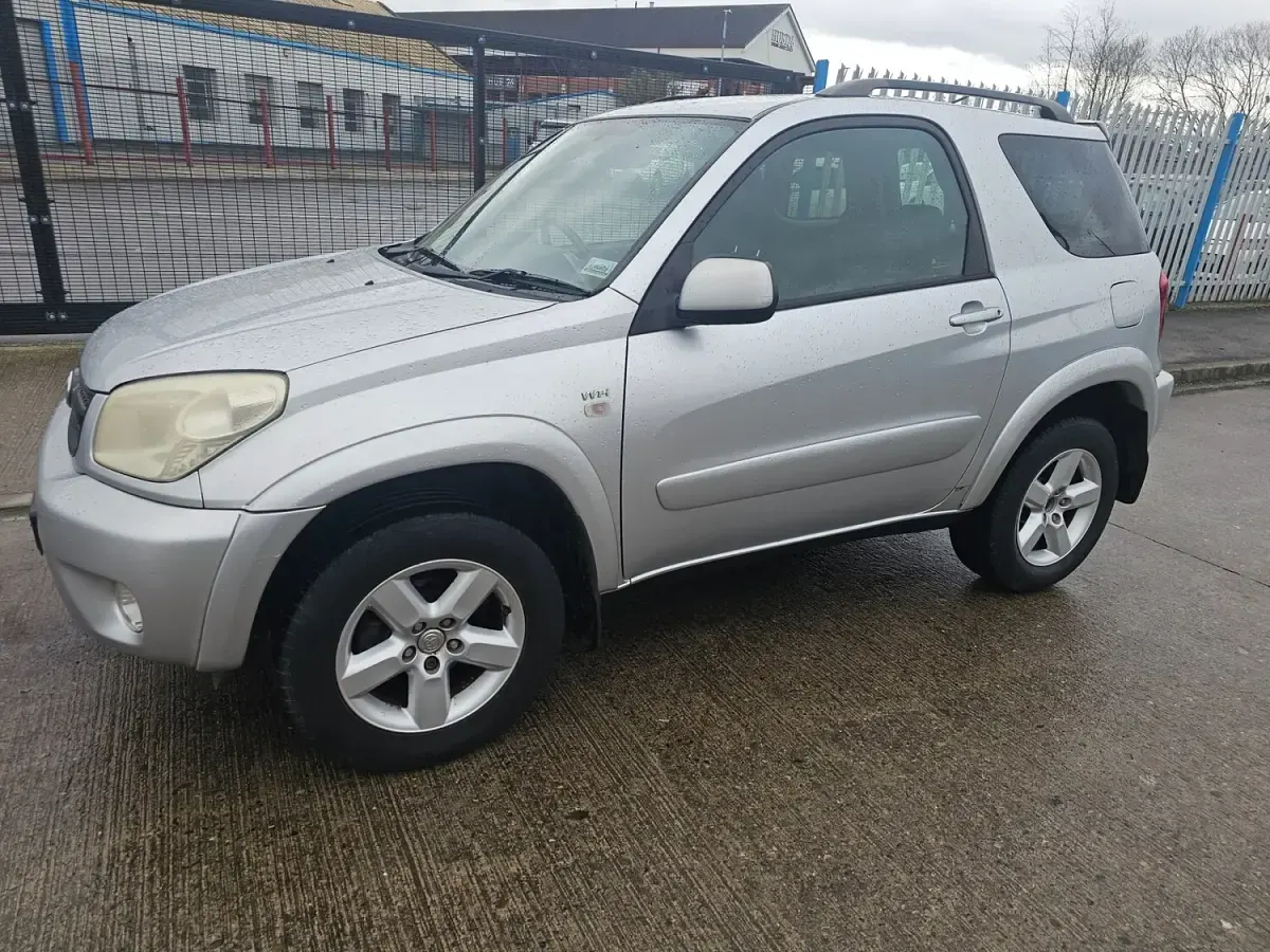 Used Toyota RAV4 147 HP (108 kW) 2005 Silver SUV