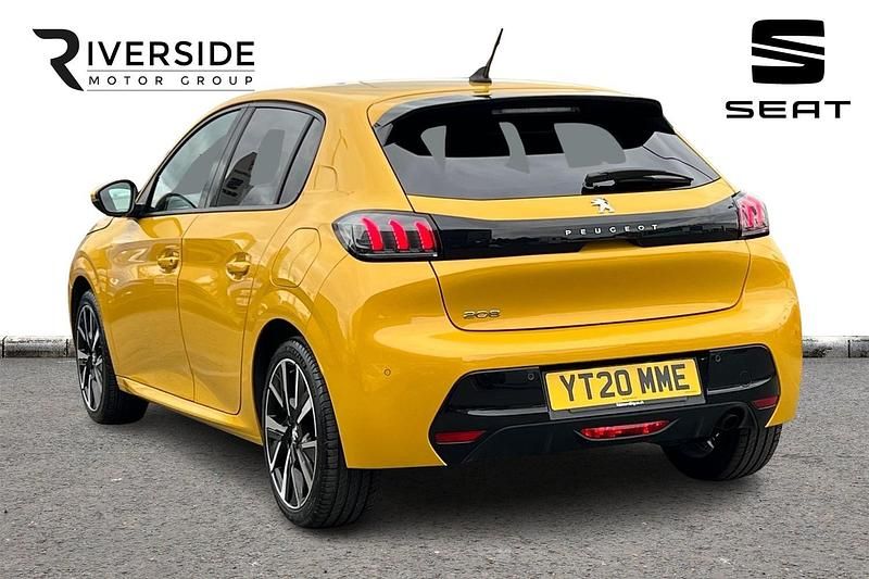 Used Peugeot 208 Allure 101 HP (74 kW) 2020 Faro yellow Hatchback