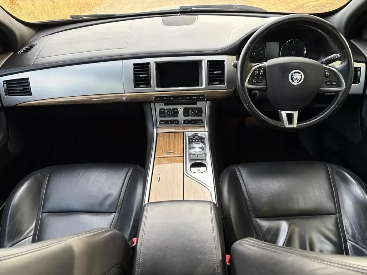 Used Jaguar XF Premium Luxury 200 HP (147 kW) 2012 Silver Sedan