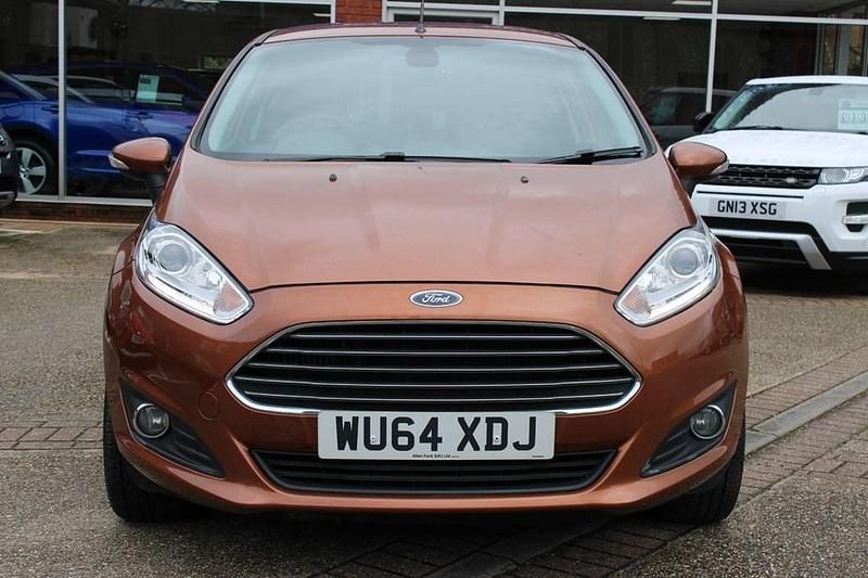 Używany Ford Fiesta Titanium 100 KM (73 kW) 2014 Żółty Hatchback