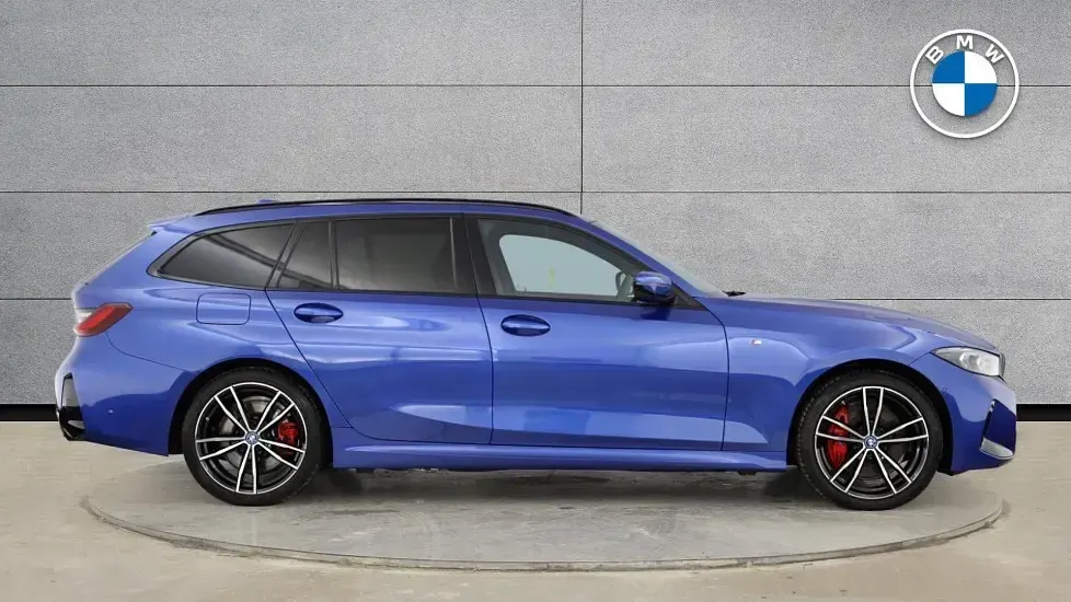 Used BMW 330 M Sport 288 HP (211 kW) 2024 Blue Estate