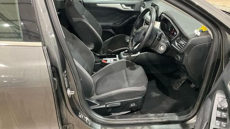 Used Ford Focus Zetec 95 HP (69 kW) 2019 Grey Estate