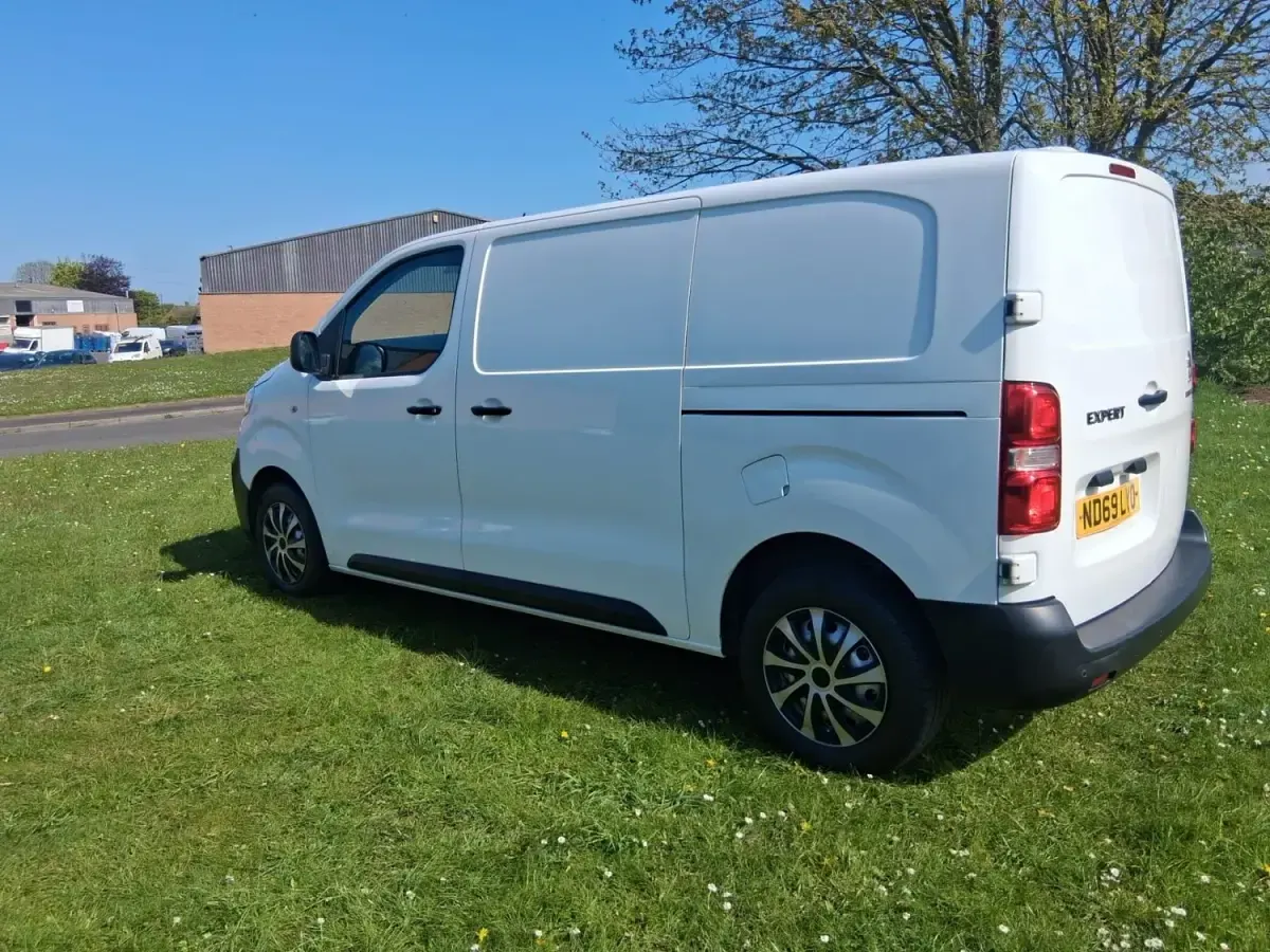 Begagnad Peugeot Expert 120 HK (88 kW) 2020 Vit Van