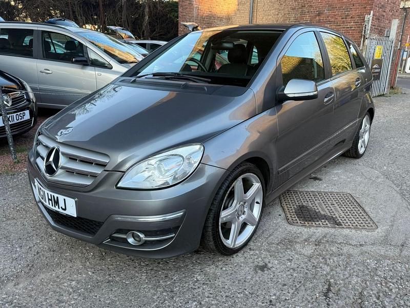 Begagnad Mercedes B180 109 HK (80 kW) 2011 Grå Minibuss