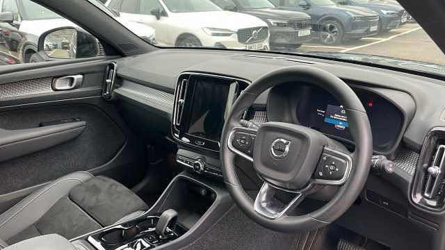 Used Volvo XC40 Plus 161 HP (118 kW) 2025 SUV