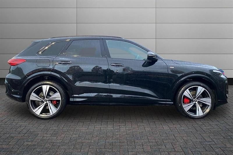 New Audi Q5 Advanced 204 HP (150 kW) 2025 Mythos black SUV