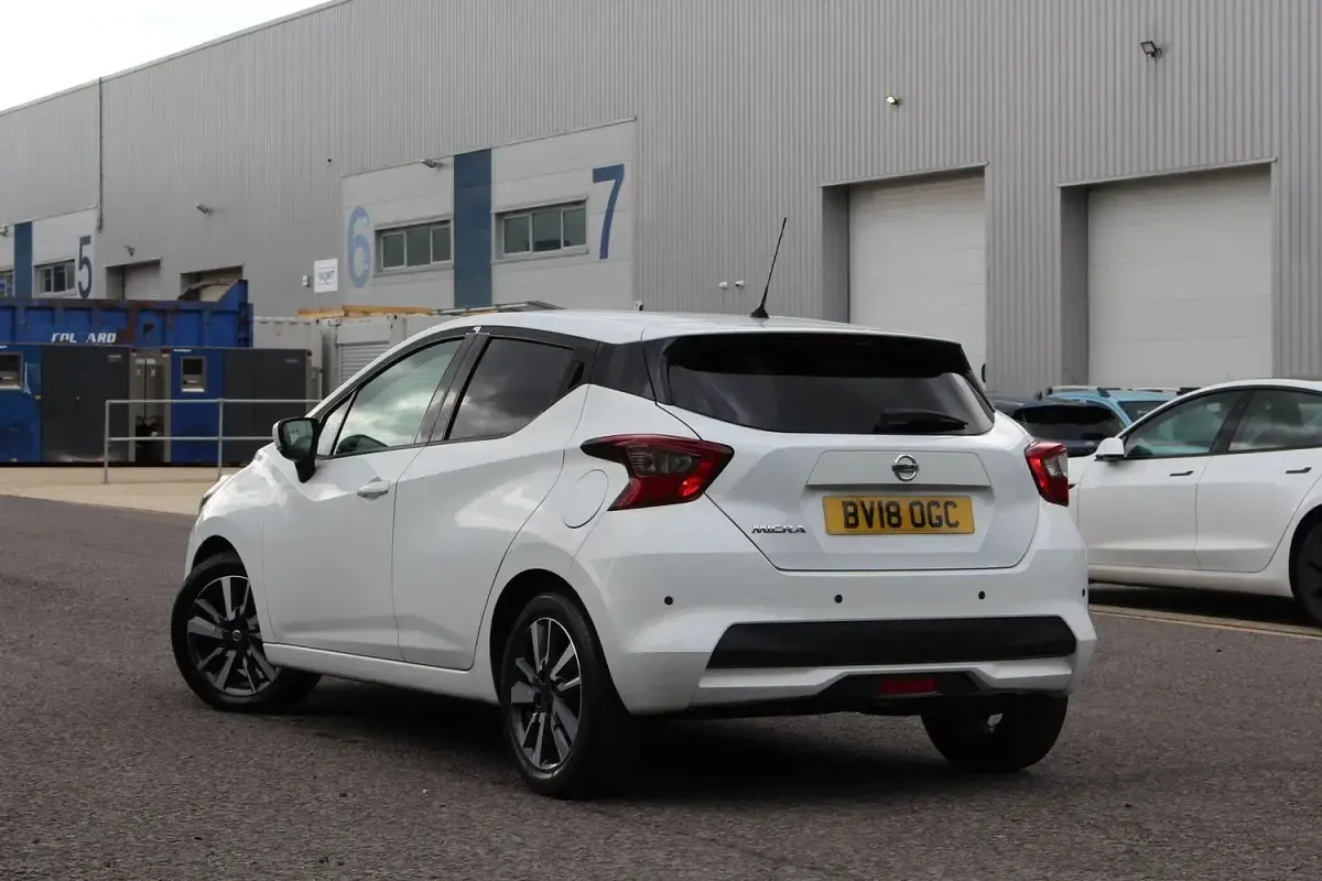 Used Nissan Micra N-Connecta 90 HP (66 kW) 2018 White Hatchback