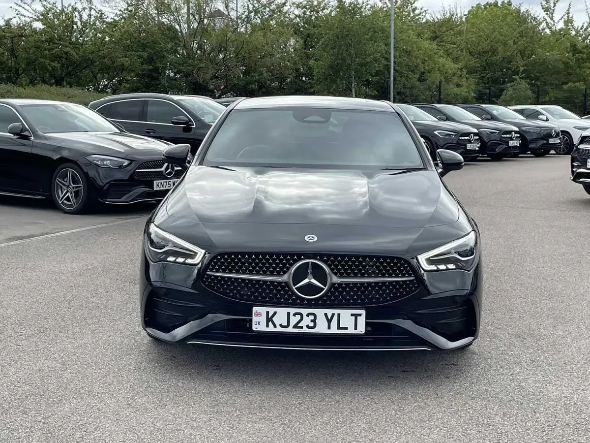 Begagnad Mercedes CLA180 AMG Line Premium 2023 Svart Sedan