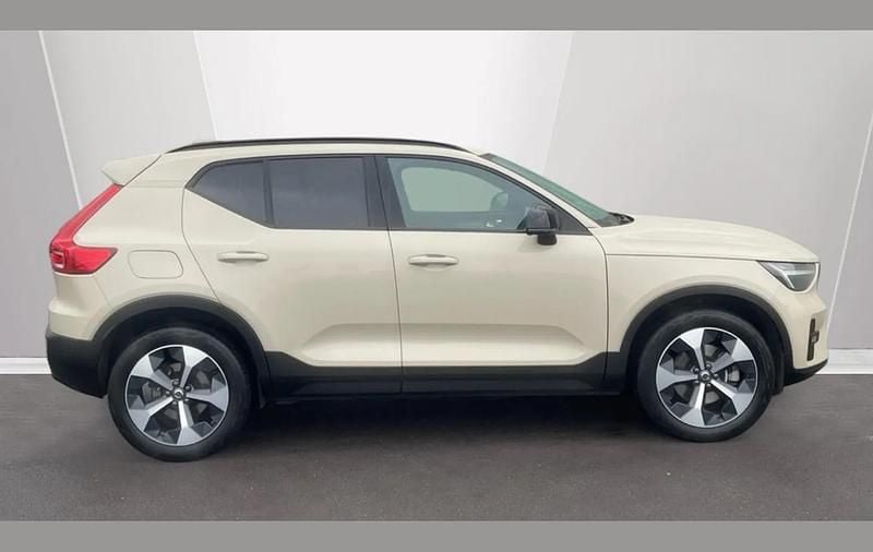 Usado Volvo XC40 Plus 197 HP (144 kW) 2024 Bege SUV