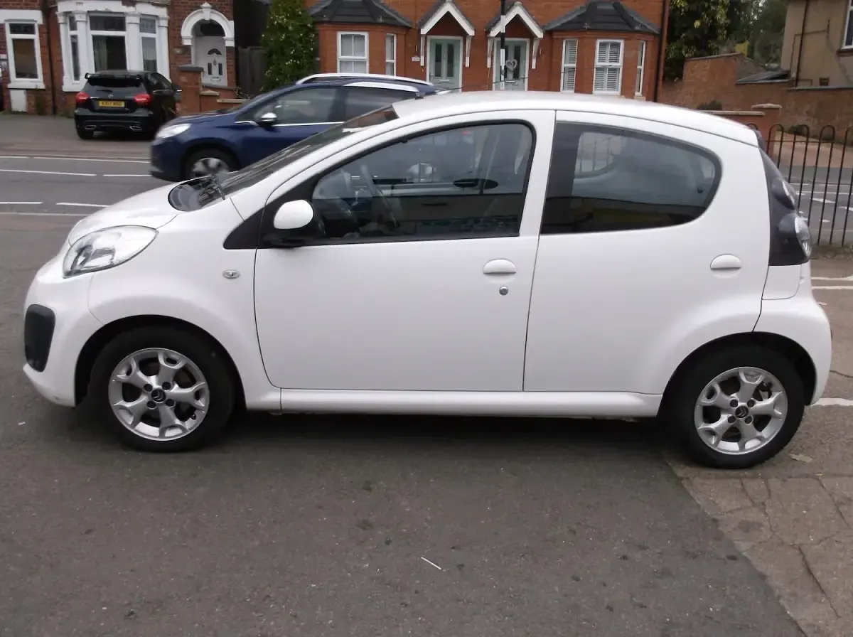 Used Citroën C1 68 HP (50 kW) 2014 White Hatchback