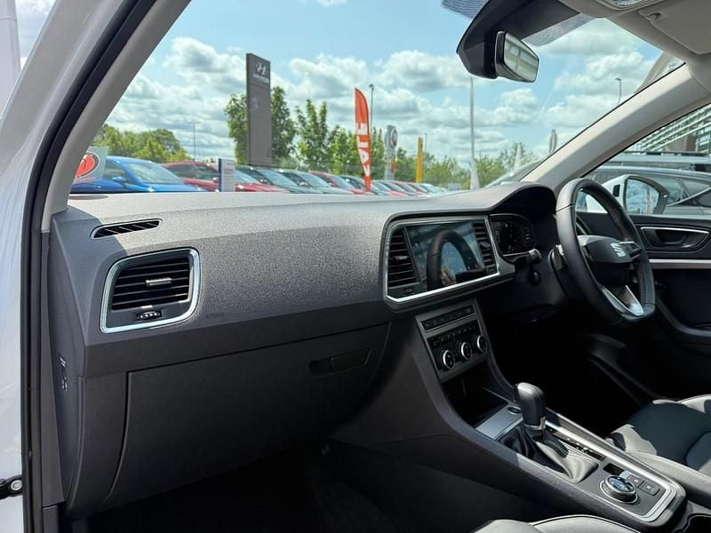 Used Seat Ateca Xperience Lux 147 HP (108 kW) 2024 Nevada white SUV