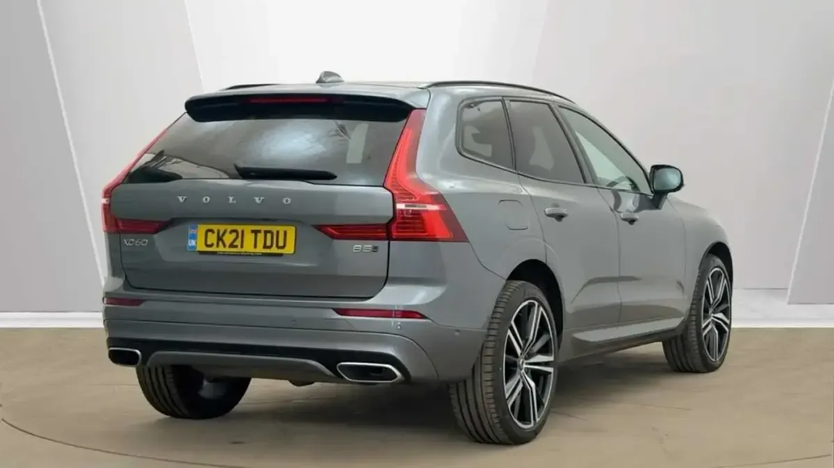 Used Volvo XC60 R-Design 247 HP (181 kW) 2021 SUV