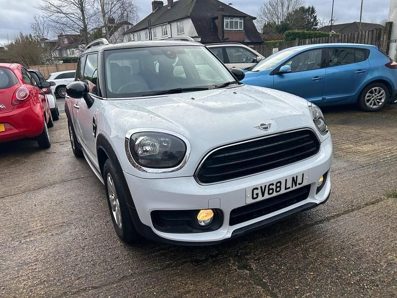 Used Mini Cooper Classic 2018 White Hatchback