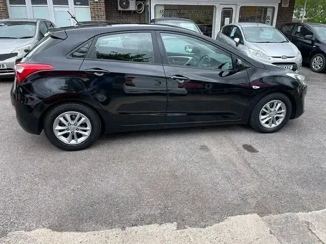 Used Hyundai i30 Active 100 HP (73 kW) 2015 Black Hatchback