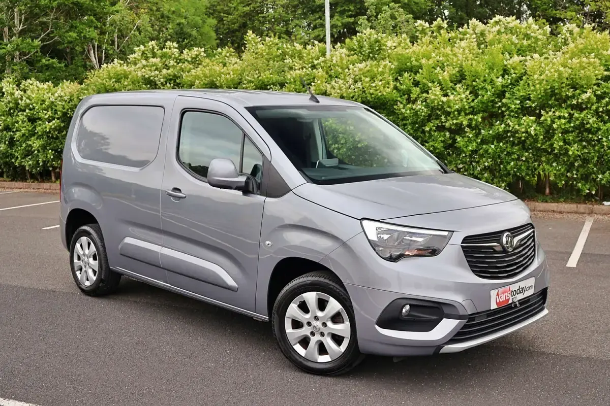 Used Vauxhall Combo S 100 HP (73 kW) 2019 Grey MPV