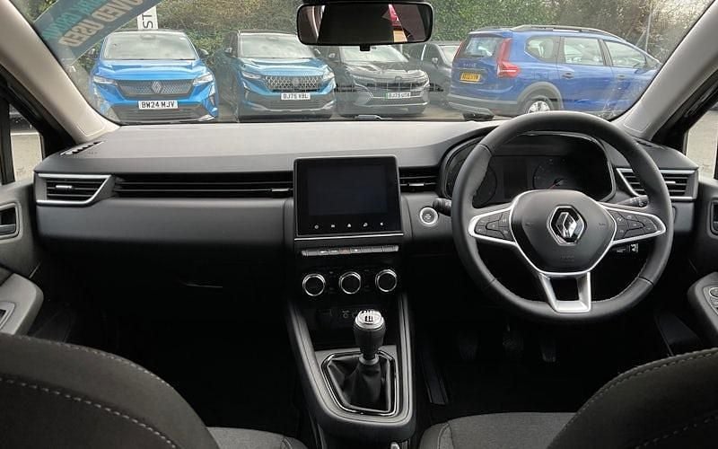 Used Renault Clio V Iconic 90 HP (66 kW) 2022 Hatchback