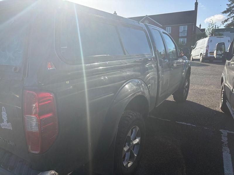 Begagnad Nissan Navara 174 HK (127 kW) 2006 Grå Pickup