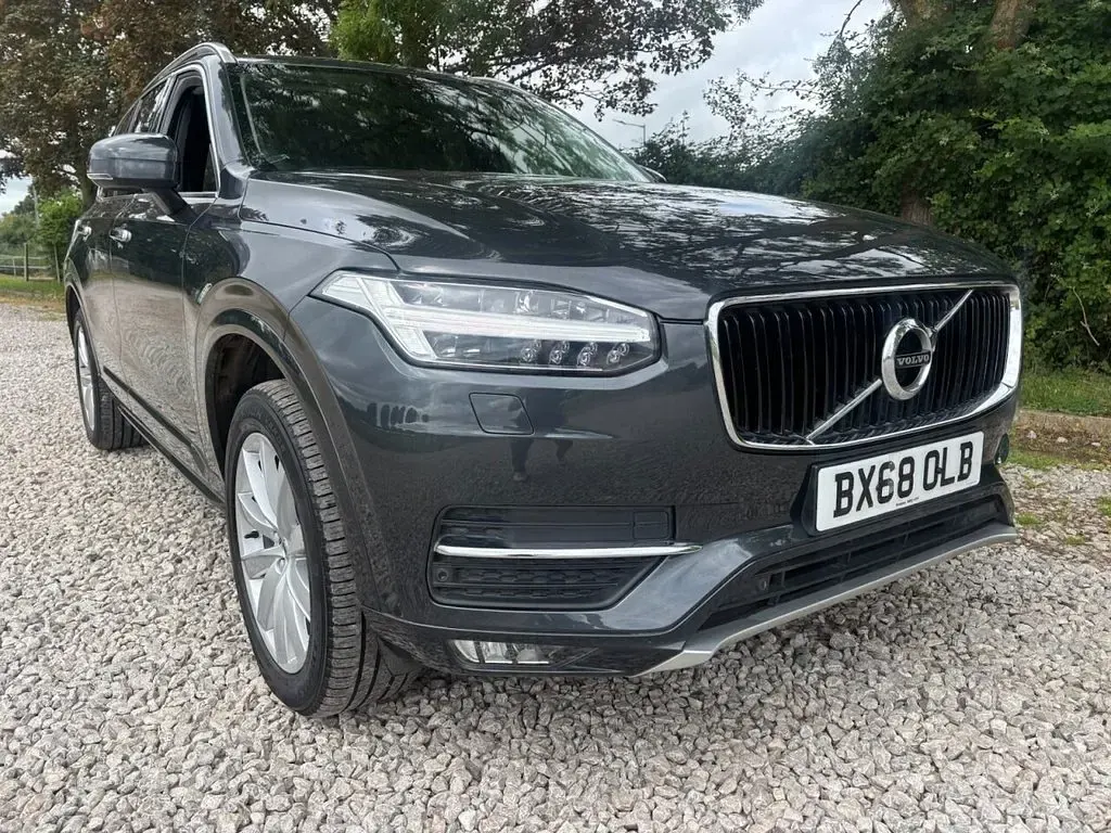 Used Volvo XC90 Momentum 235 HP (172 kW) 2018 Grey SUV
