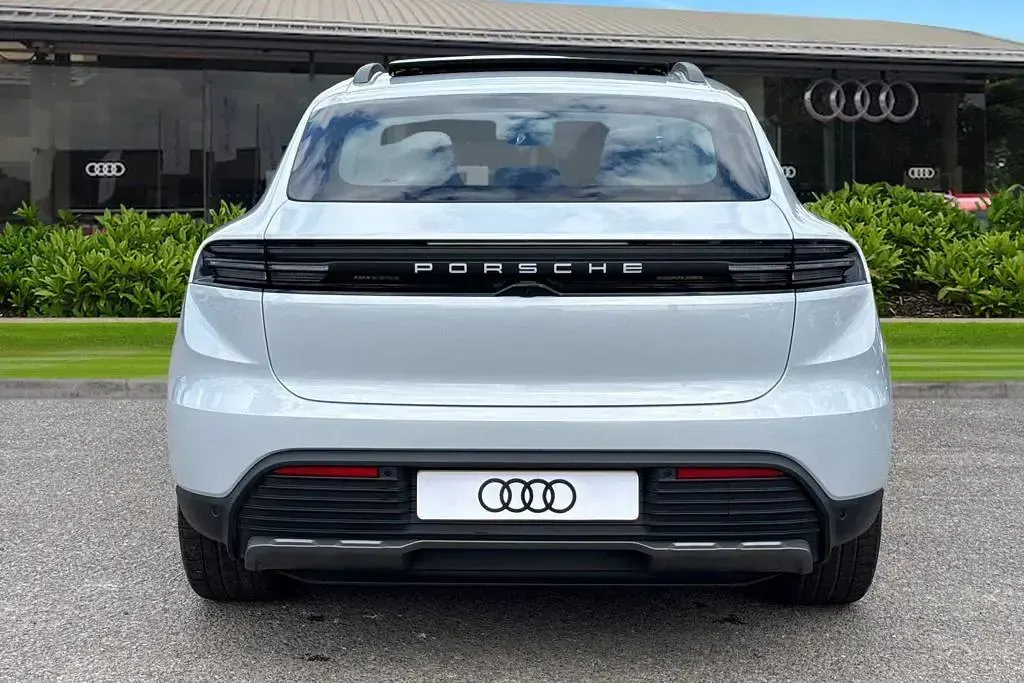 Used Porsche Macan 100 kW (136 HP) 2024 Grey SUV