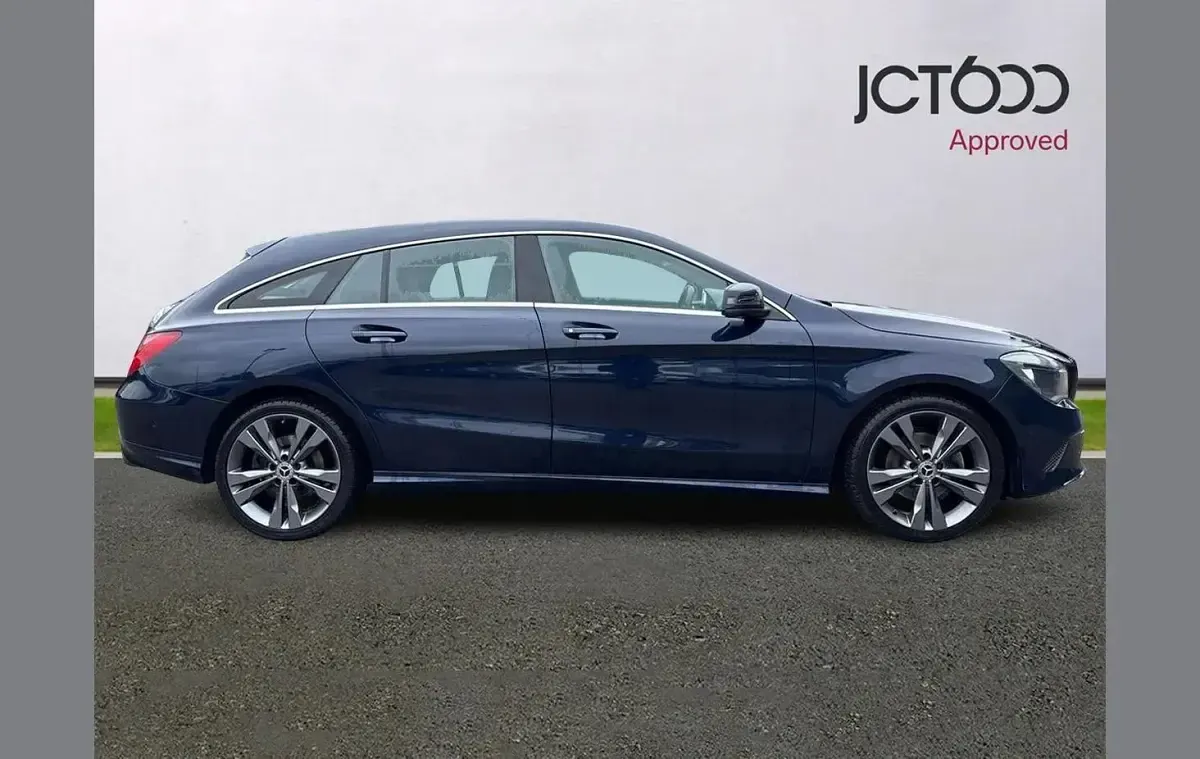 Usado Mercedes CLA220 174 HP (127 kW) 2018 Azul Sedan