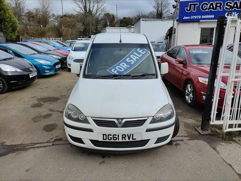 Used Vauxhall Combo 75 HP (55 kW) 2011 White MPV