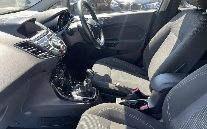Used Ford Fiesta Titanium 101 HP (74 kW) 2015 Blue Hatchback