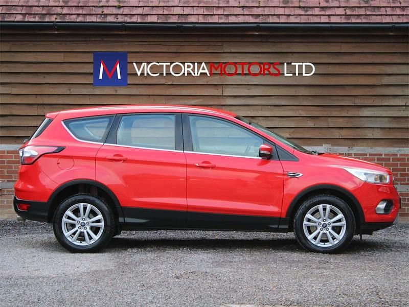 Used Ford Kuga Zetec 150 HP (110 kW) 2019 Red SUV