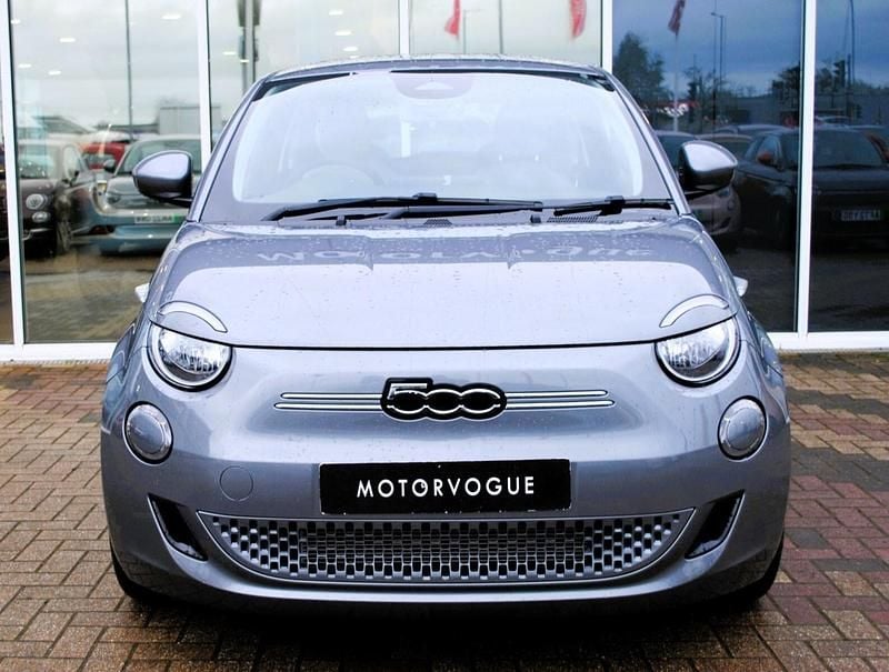 Second-hand Fiat 500e Red 86 kW (118 CP) 2023 Gri Hatchback