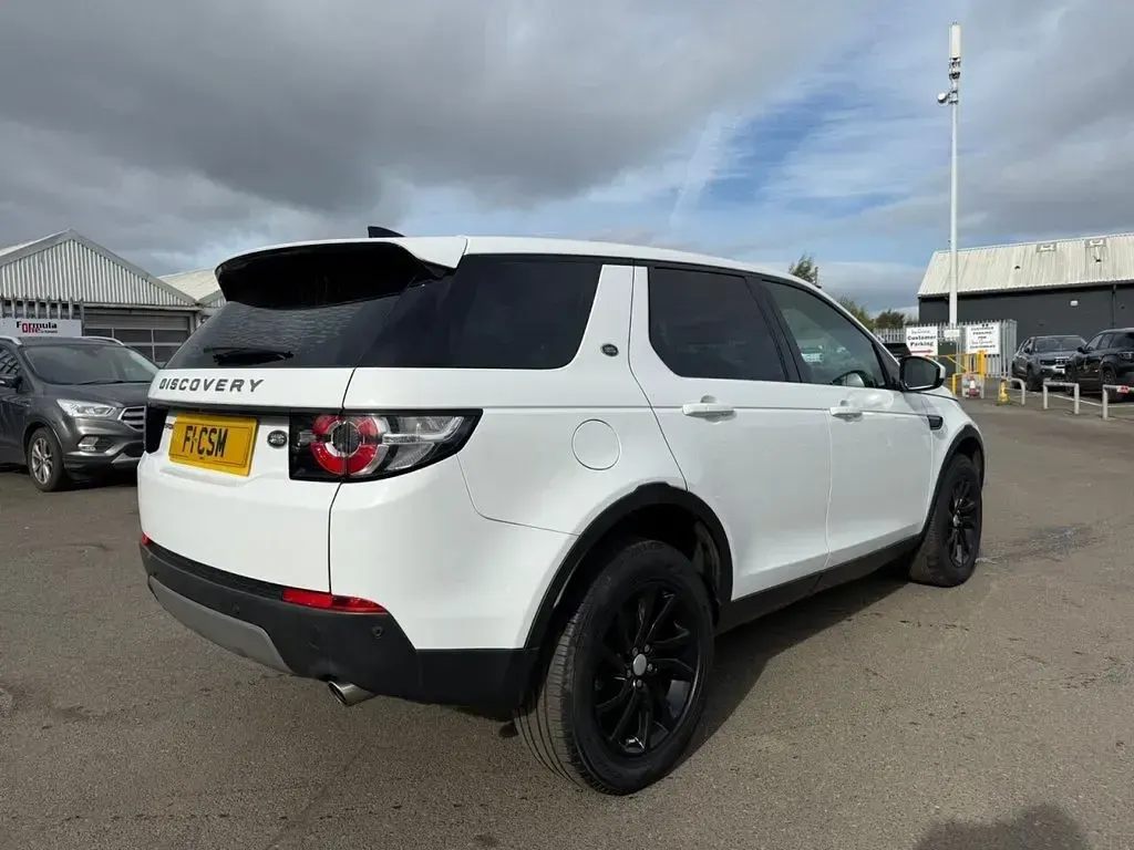 Used Land Rover Discovery Sport SE 180 HP (132 kW) 2017 White SUV