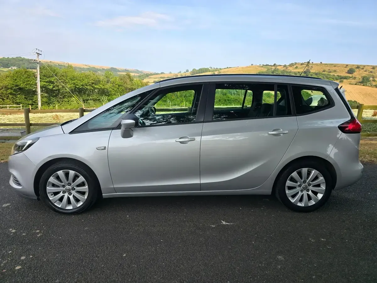 Used Vauxhall Zafira Design Edition 140 HP (102 kW) 2016 Silver MPV
