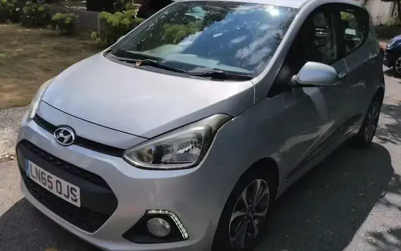 Used Hyundai i10 Premium SE 87 HP (63 kW) 2015 Silver Hatchback