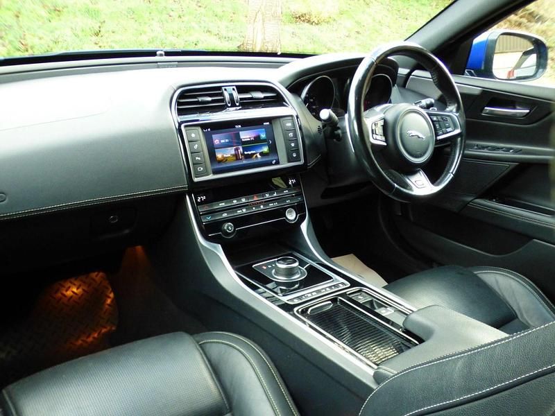 Used Jaguar XE R-Sport 180 HP (132 kW) 2018 Blue Sedan