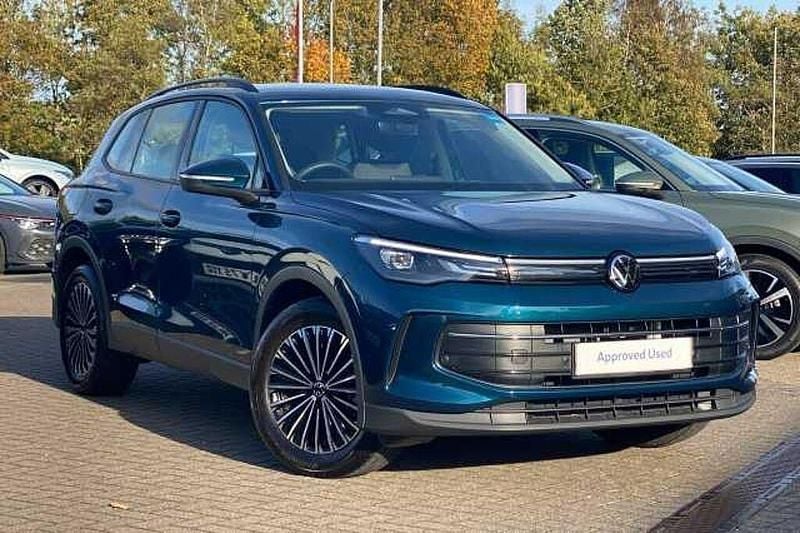 Used 2025 VW Tiguan SUV | £31,495 (A bit pricey) - Image 1/4