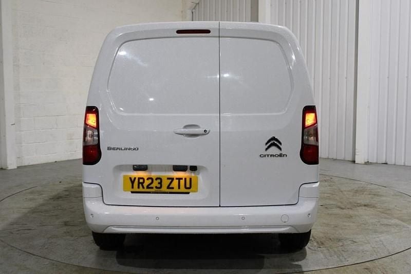 Used Citroën Berlingo 130 HP (95 kW) 2023 White MPV
